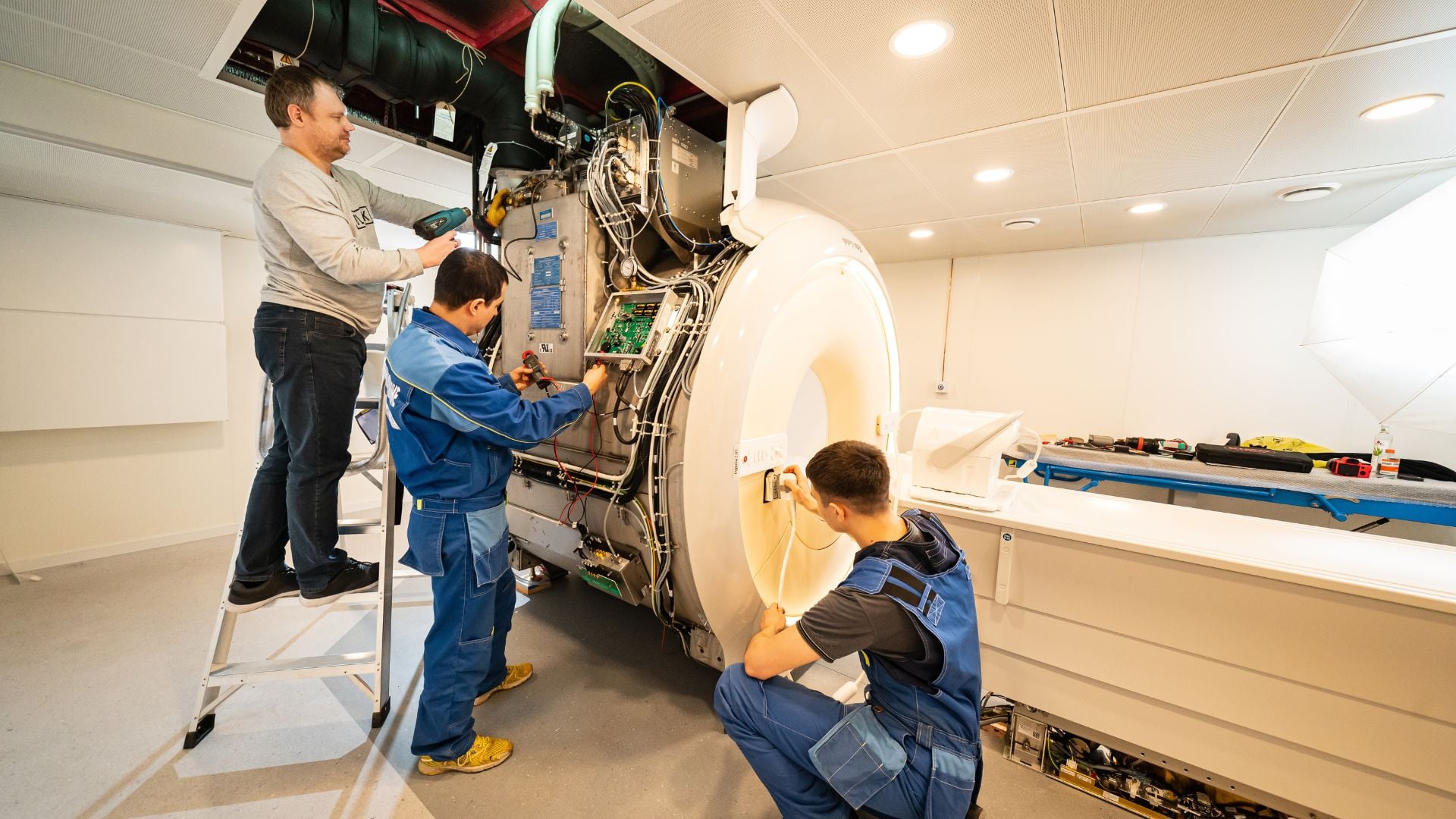 Medical equipment deinstallation professionals at work